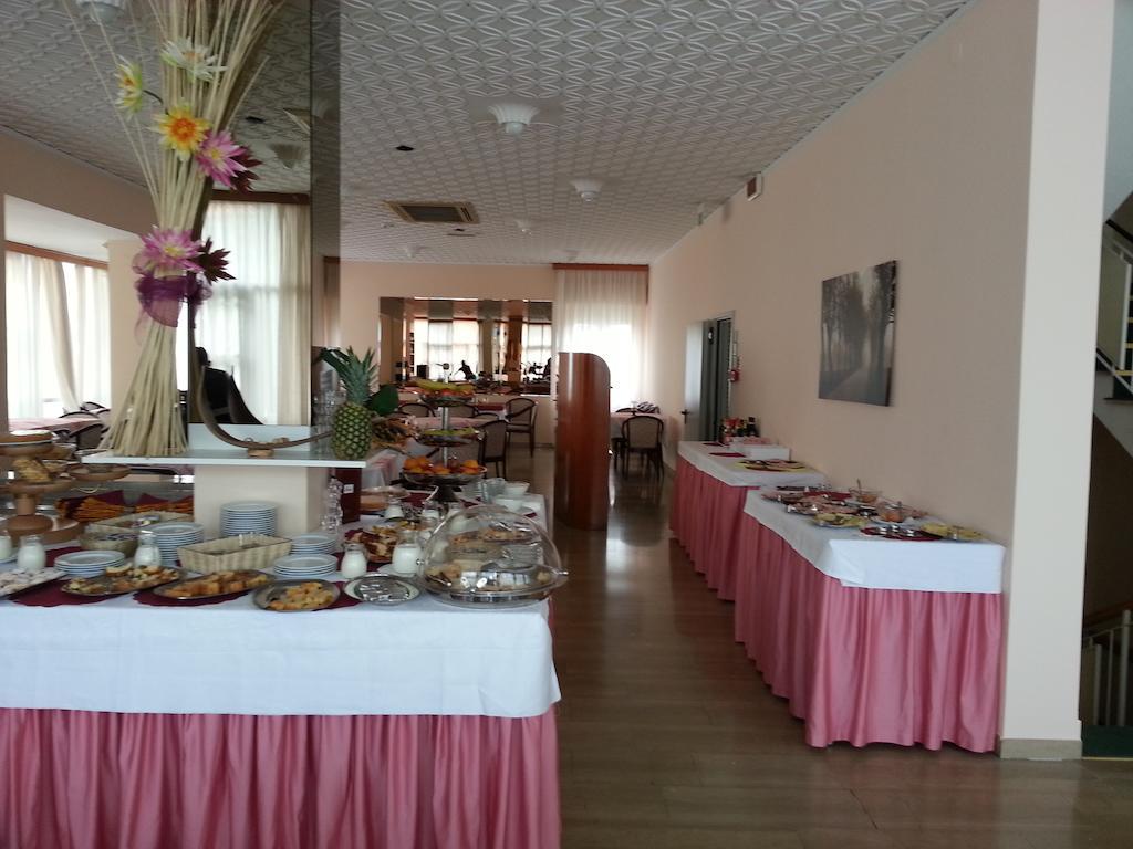 Hotel Glenn Rimini Buitenkant foto