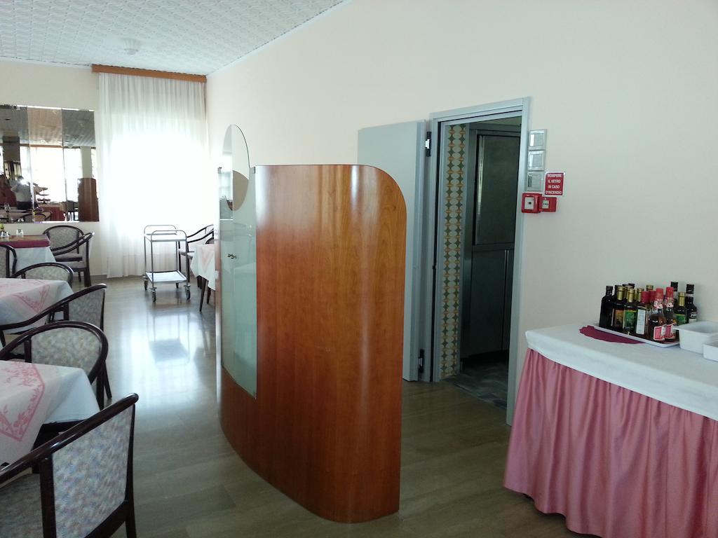 Hotel Glenn Rimini Buitenkant foto