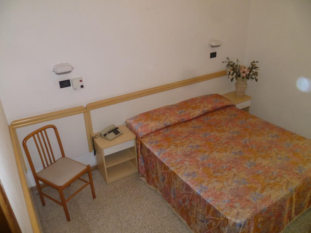 Hotel Glenn Rimini Buitenkant foto