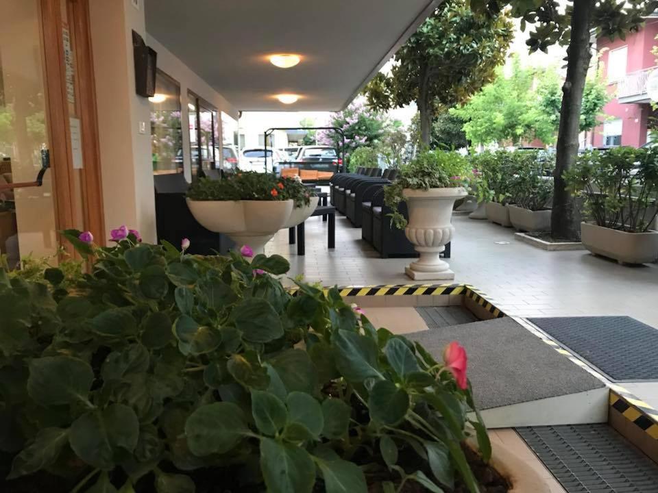 Hotel Glenn Rimini Buitenkant foto